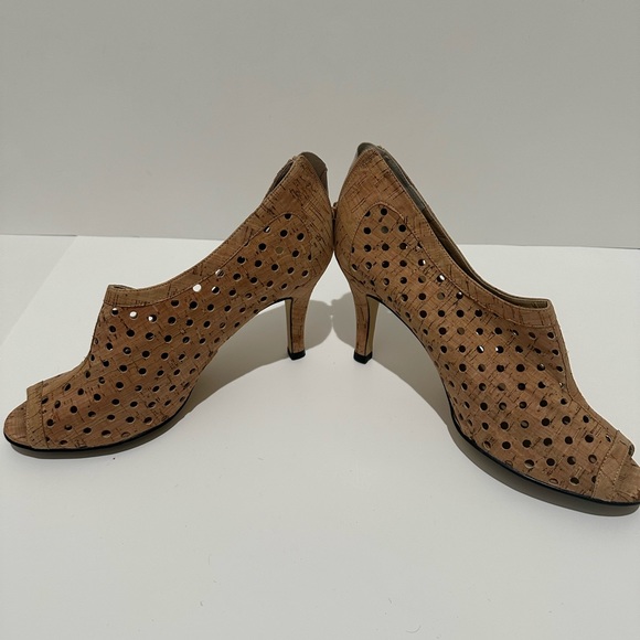 Van Eli size 9 cork heels - Picture 3 of 7